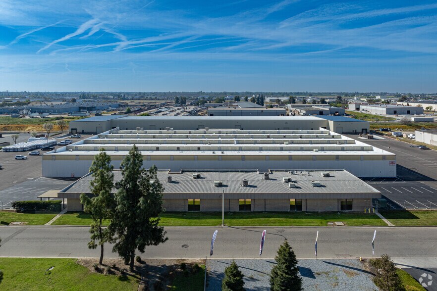 More Photos Of 7401-7427 W Sunnyview Ave, Visalia Warehouse For Lease