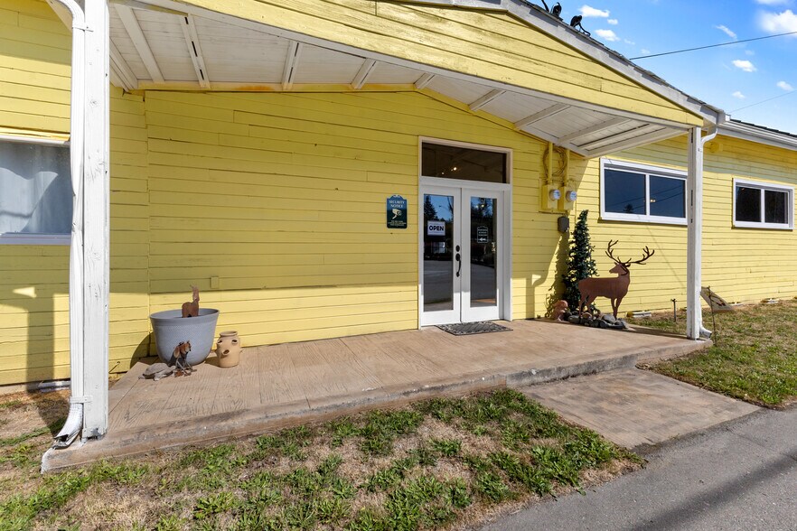 More Photos Of 14120 Sr 165 E, Buckley General Retail For Sale