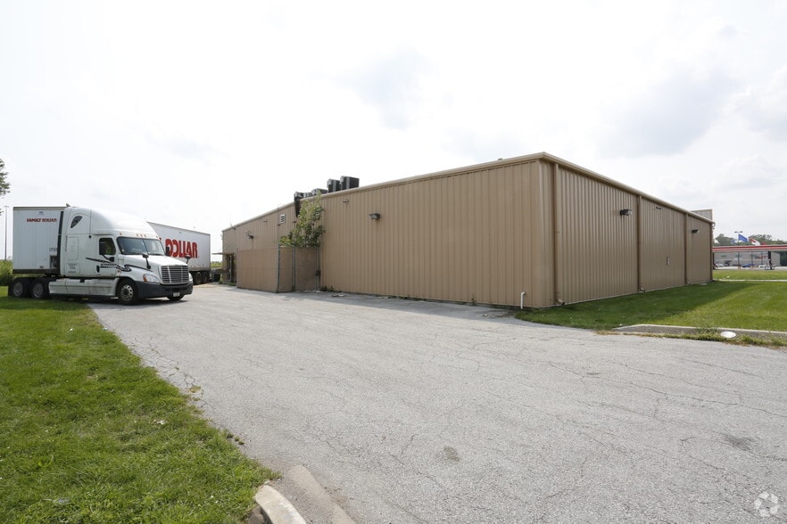 More Photos Of 2535 Garfield St, Gary Freestanding For Lease