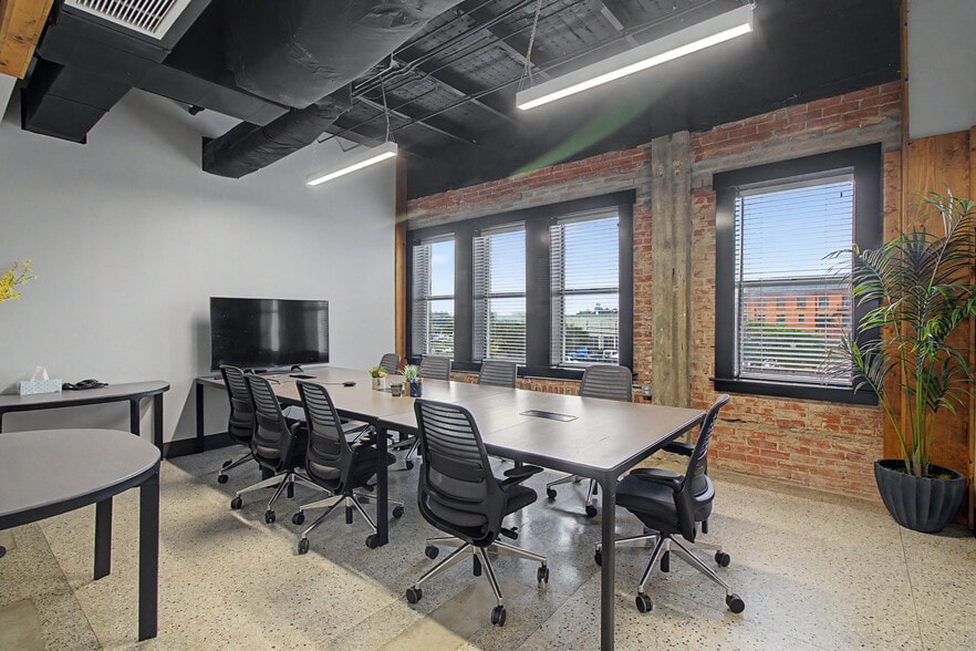More Photos Of 111 E 27th St, Bryan Office For Lease