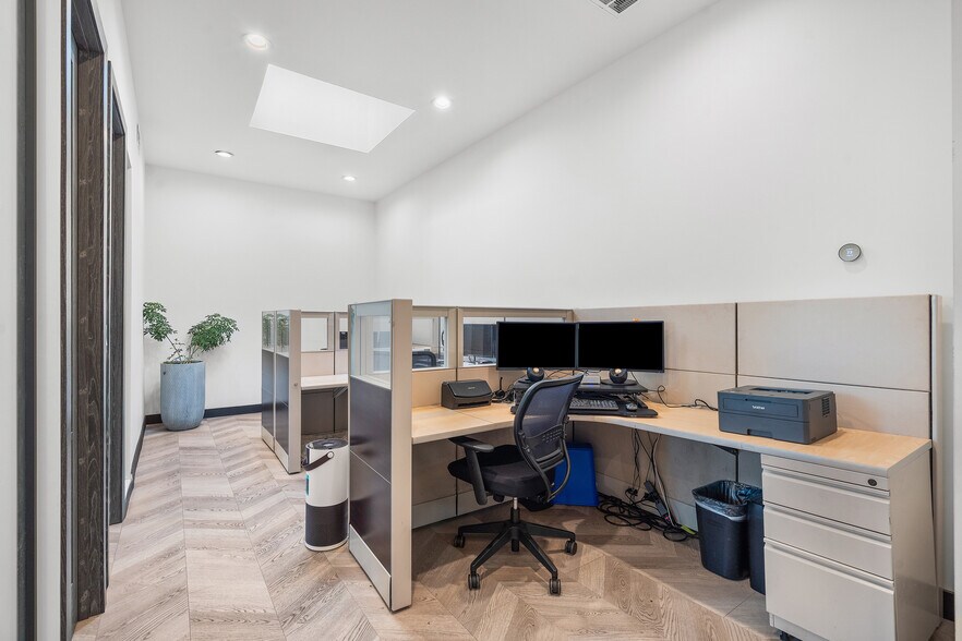 More Photos Of 4041 Wilshire Blvd, Los Angeles Office For Lease