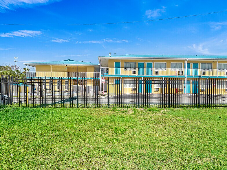 More Photos Of 4600 34th St S, Saint Petersburg Hotel For Sale