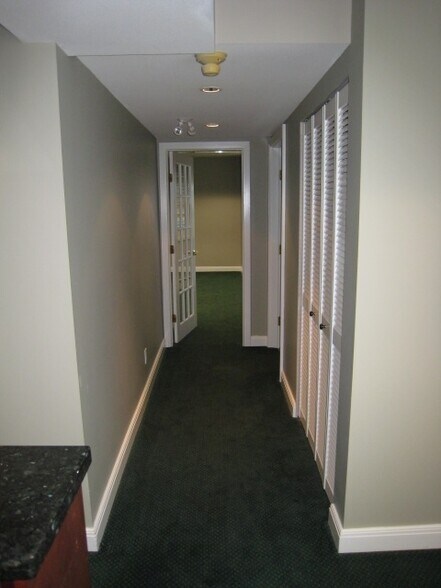 More Photos Of 1538 Foster St, White Rock Office For Lease