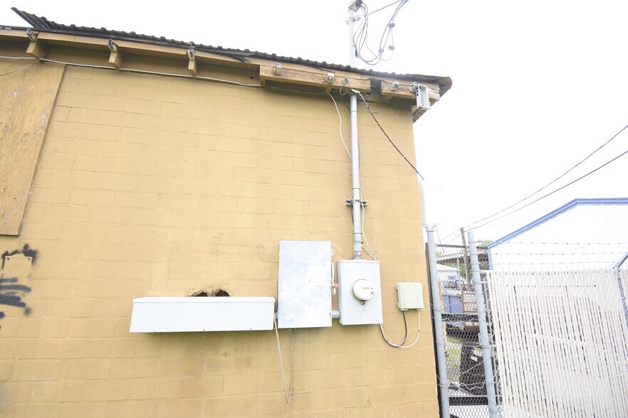 More Photos Of 621 W Main St, La Porte Warehouse For Lease