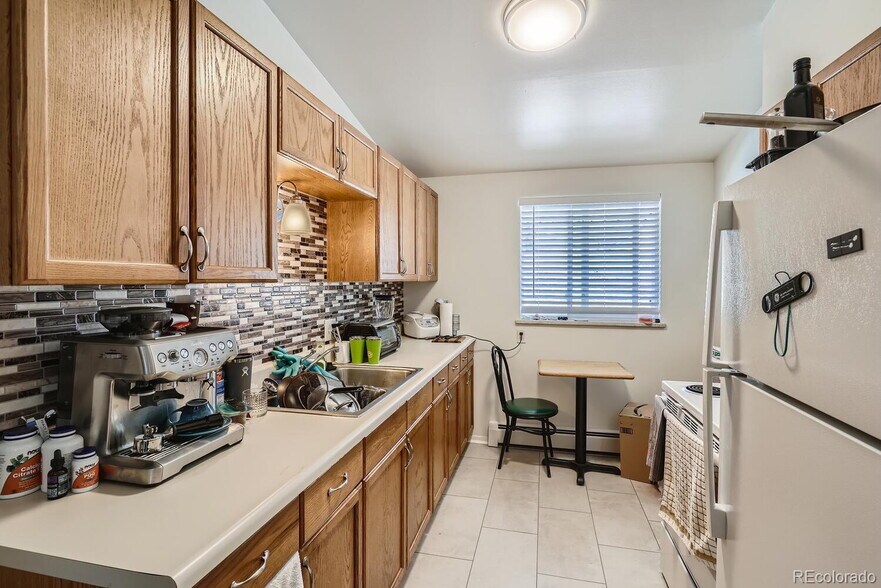 More Photos Of 512 Maple St, Golden Apartments For Sale