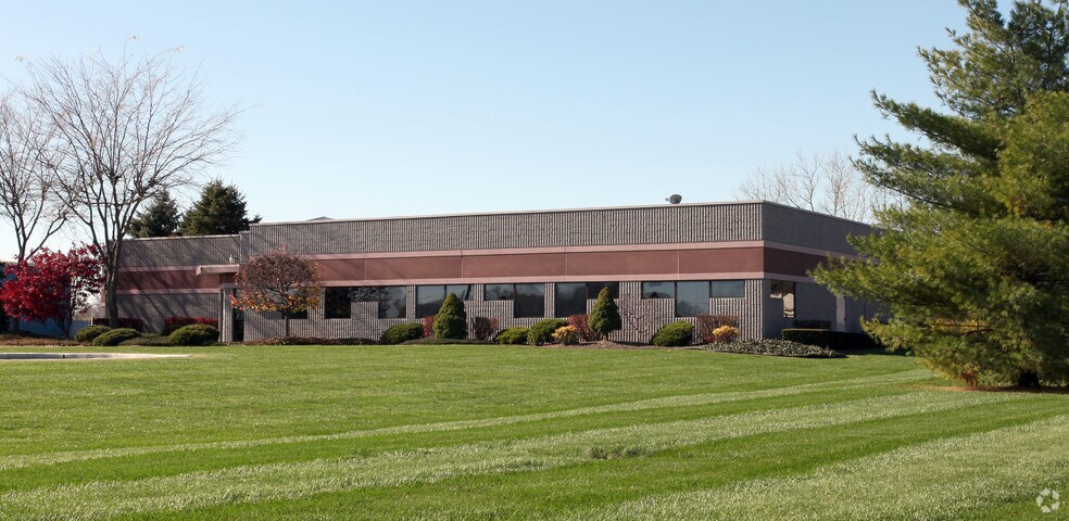 More Photos Of 6250 S Belmont Ave, Indianapolis Office For Sale