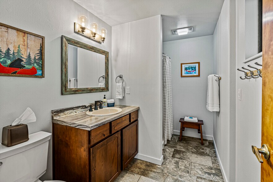 More Photos Of 11744 Galice Rd, Merlin Hotel For Sale