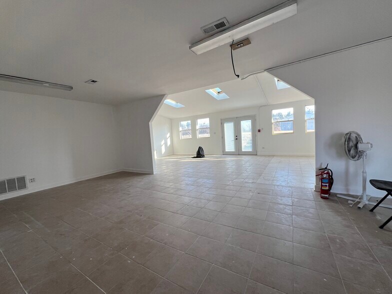 More Photos Of 16059 W 151st St, Lockport Office Residential For Sale