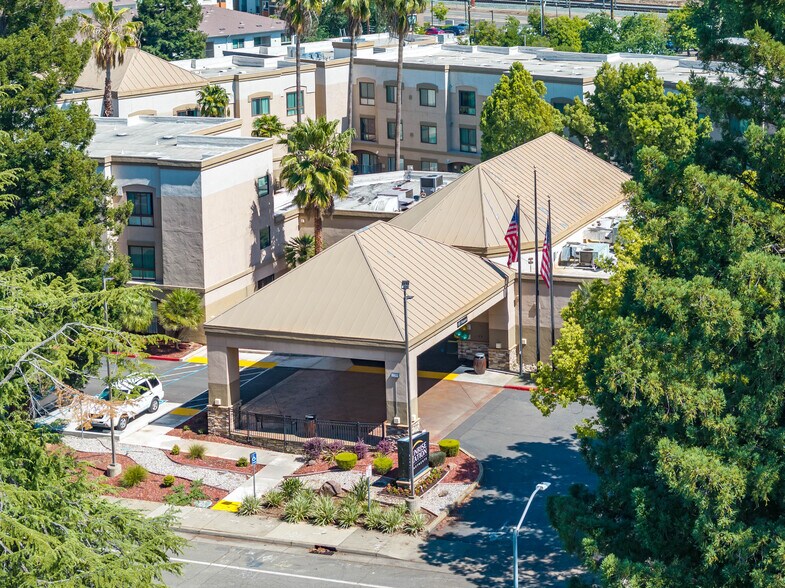 More Photos Of 11260 Point East Dr, Rancho Cordova Apartments For Sale