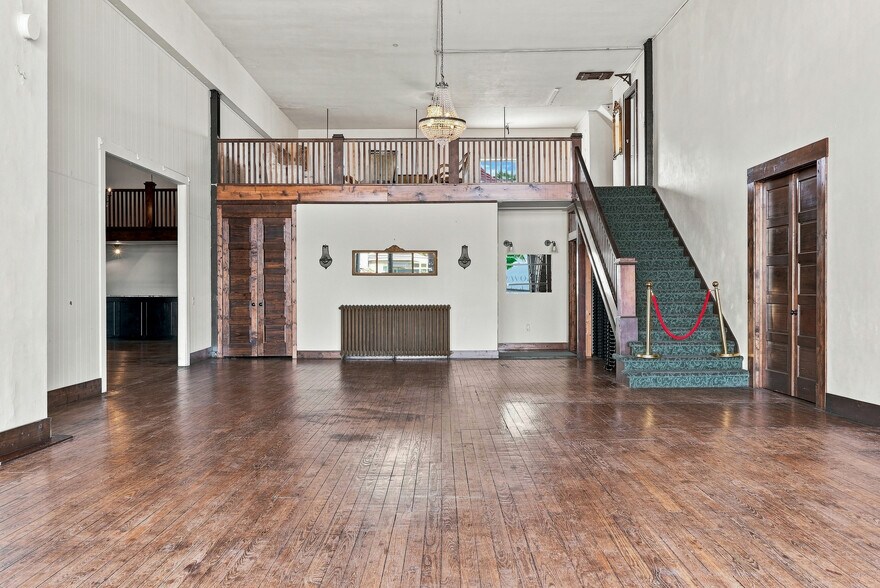 More Photos Of 204 S Broadway, Salisbury Specialty For Sale