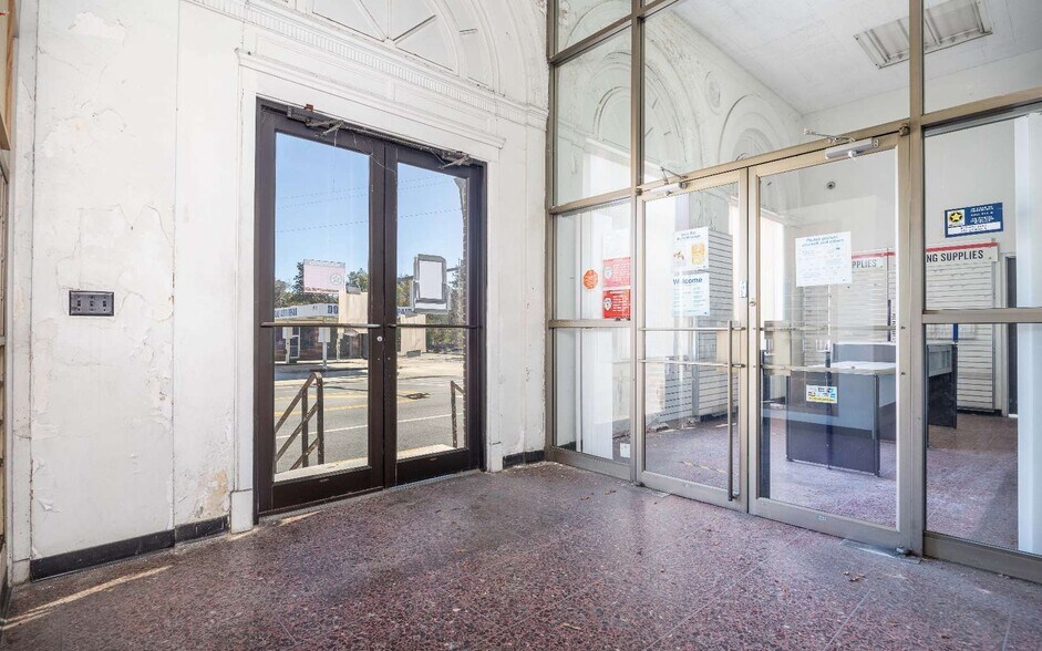 More Photos Of 400 S Ohio Ave, Live Oak Post Office For Sale