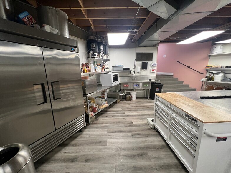 More Photos Of 10804 Wilkshire Blvd, Bolivar Office For Sale