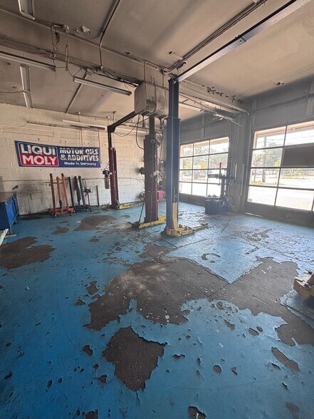 More Photos Of 109 Rt 112, Port Jefferson Station Auto Repair For Lease