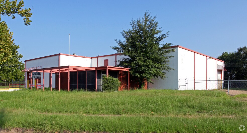 More Photos Of 100 N Bessemer Ave, Mobile Service For Lease
