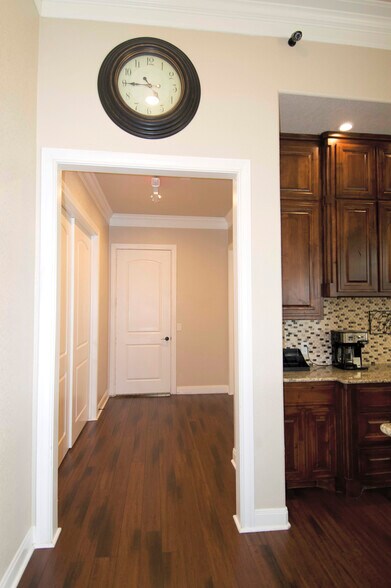 More Photos Of 1150 Bromberg St, Mineola Office For Lease