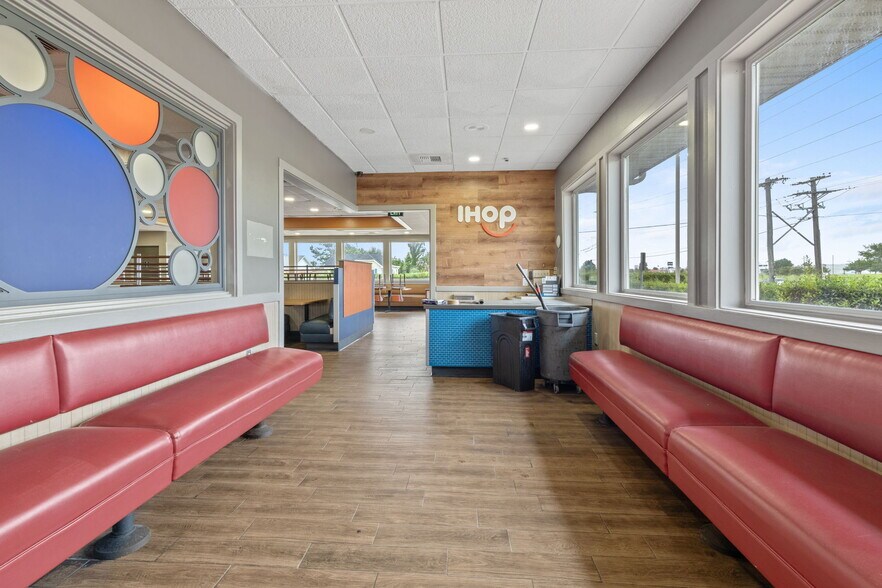 More Photos Of 2601 Admiral King St, Lake Charles Restaurant For Sale