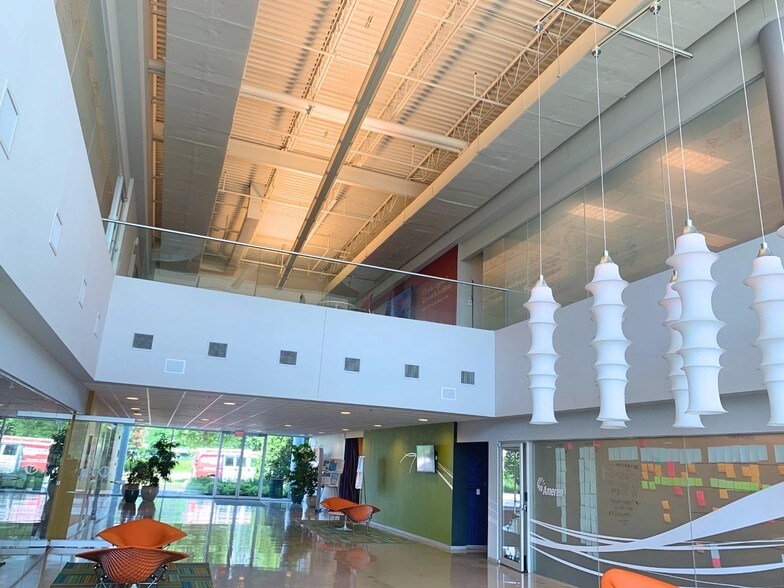 More Photos Of 2100 S Oak St, Champaign Office For Lease