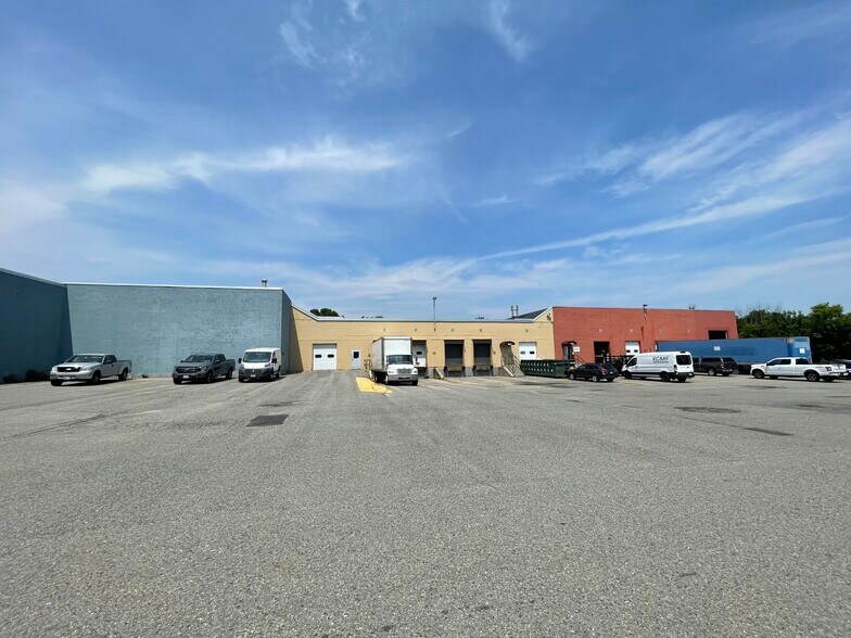 More Photos Of 15 Saunders Way, Westbrook Warehouse For Lease