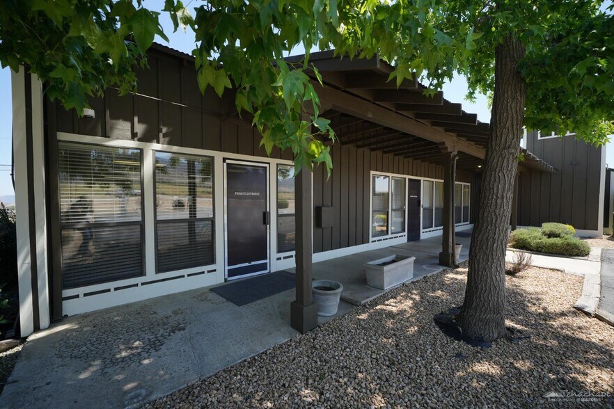 More Photos Of 20031 W Valley Blvd, Tehachapi Office For Sale