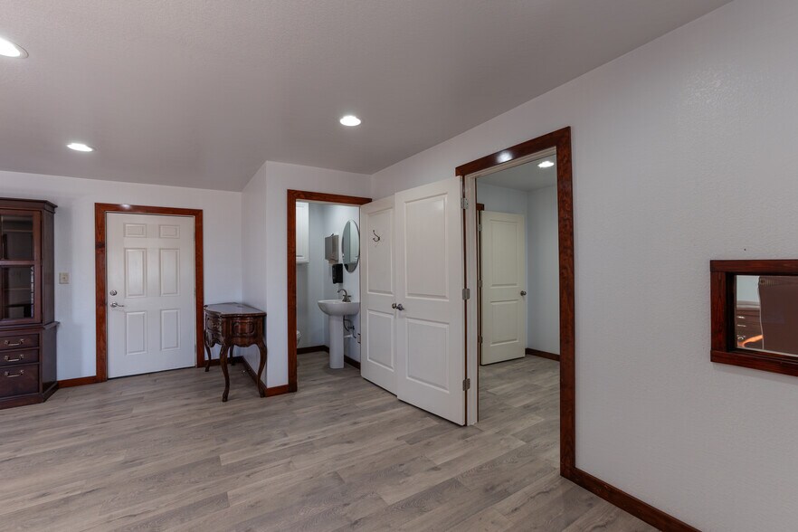 More Photos Of 1000 N 5th St, Kenedy Land For Sale
