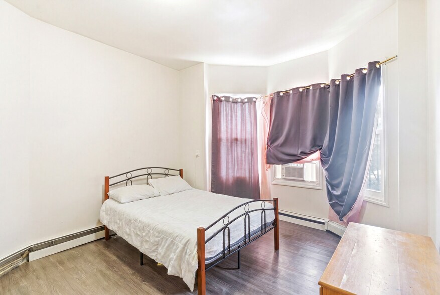 More Photos Of 237 Astor St, Newark Apartments For Sale