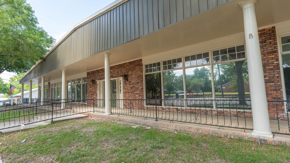 Primary Photo Of 615 N Main St, Moultrie Flex For Sale
