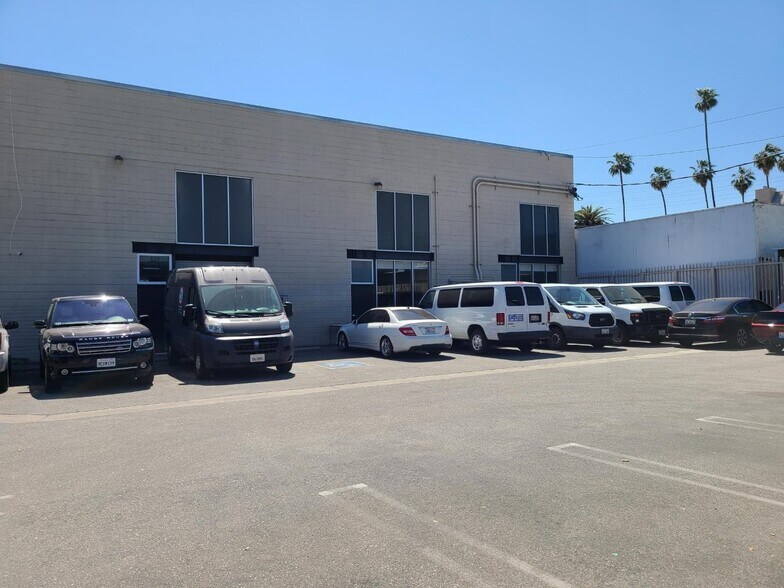 More Photos Of 14539-14547 Erwin St, Van Nuys Loft Creative Space For Lease