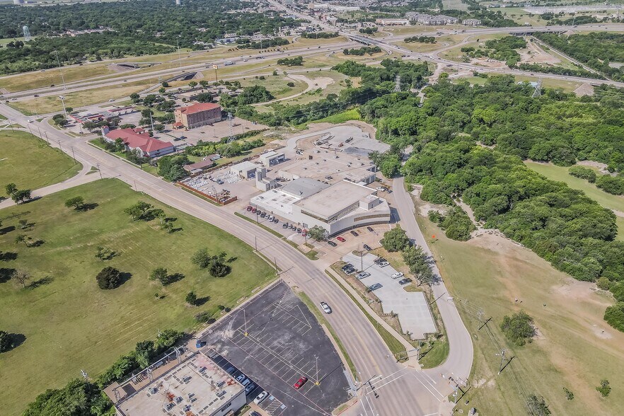 More Photos Of 500 Winscott Rd, Benbrook Manufacturing For Sale