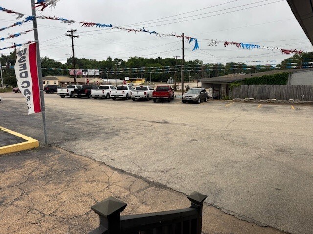 More Photos Of 412 E Spring St, Palestine Auto Dealership For Sale
