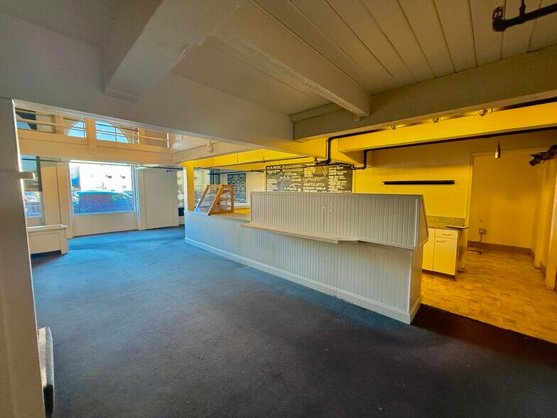 More Photos Of 1590 California St, Redding Apartments For Lease