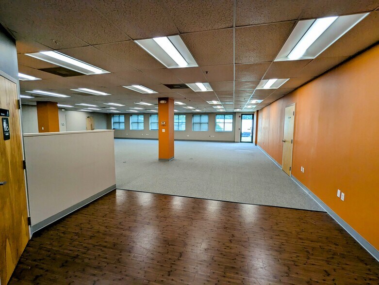 More Photos Of 20 New Plant Ct, Owings Mills Office For Lease