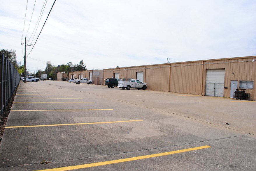 More Photos Of 9700 Almeda Genoa Rd, Houston Flex For Lease