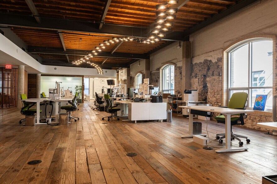 More Photos Of 111 W 6th St, Austin Office For Lease