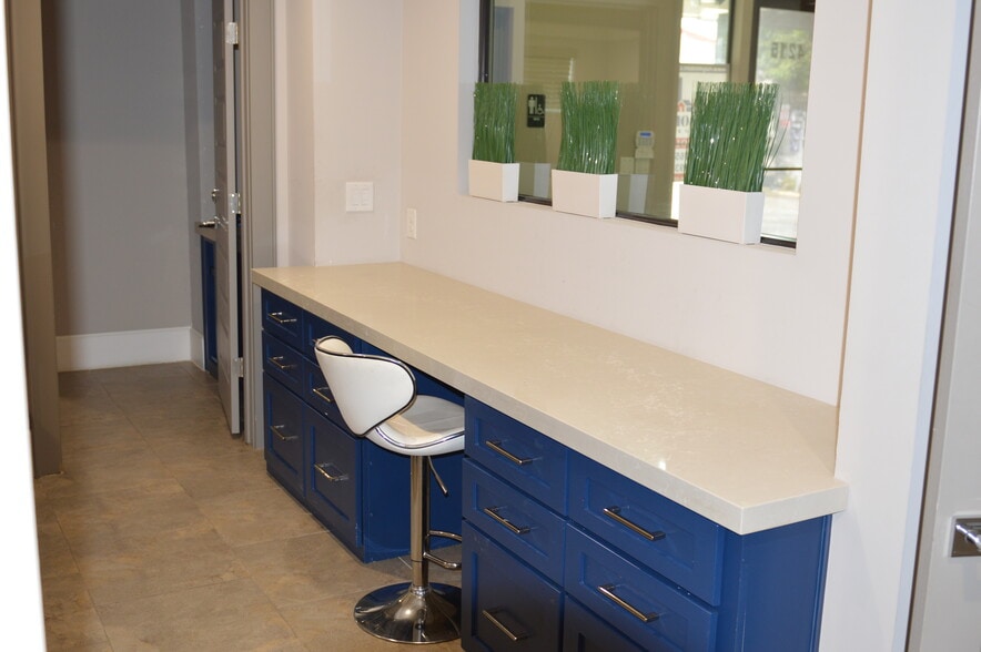 More Photos Of 4215 Washington Ave, Houston Freestanding For Sale