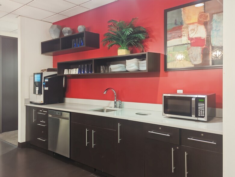 More Photos Of 100 Duffy Ave, Hicksville Coworking Space