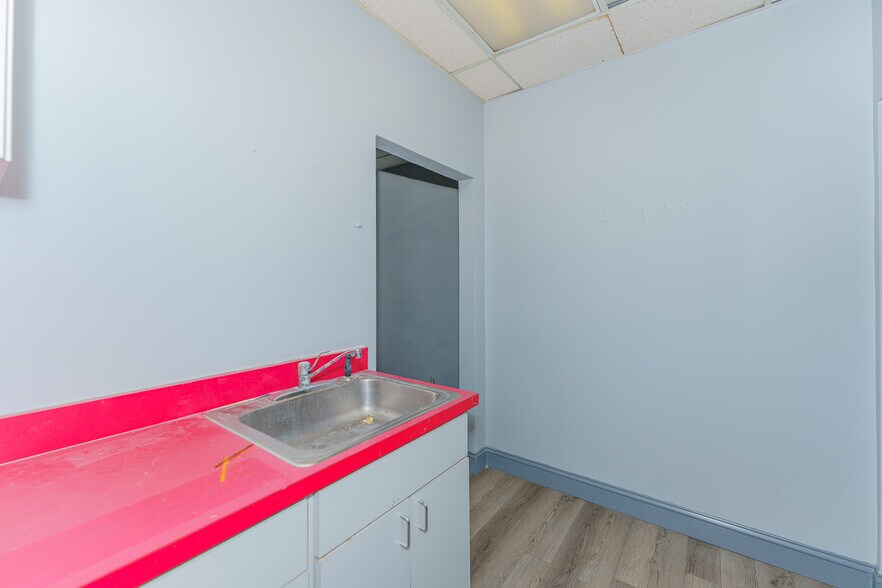 More Photos Of 961-963 State Route 146, Clifton Park Medical For Lease