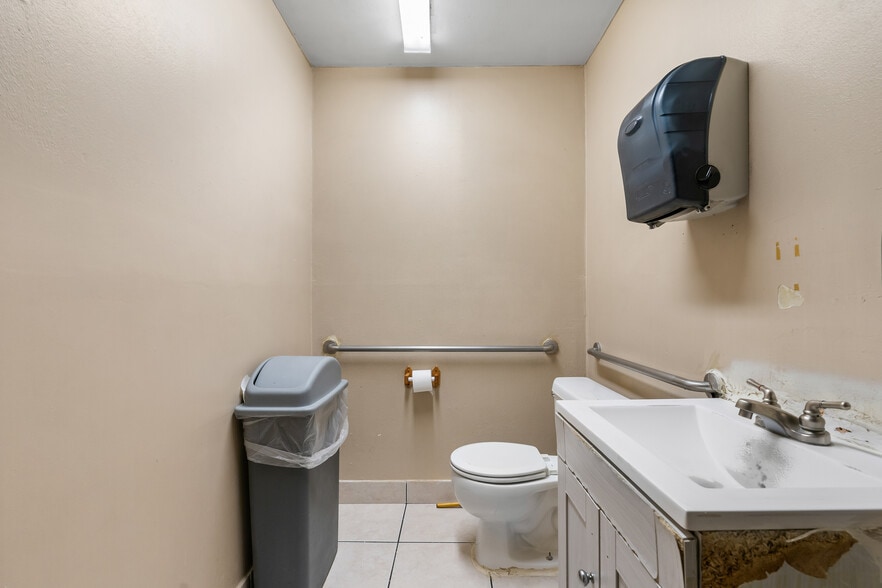 More Photos Of 7575 Broadway St, Denver Restaurant For Sale