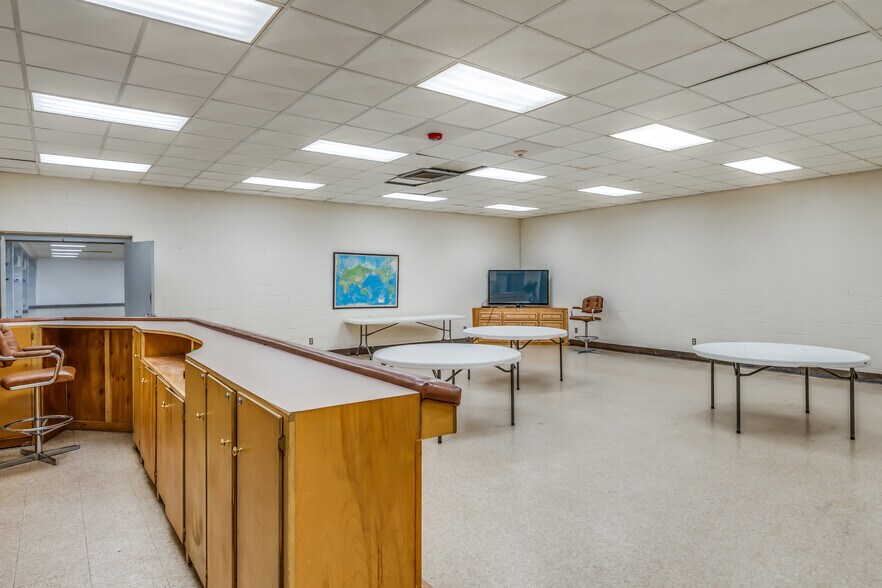 More Photos Of 555 Eastern Blvd, Montgomery Lodge Meeting Hall For Sale