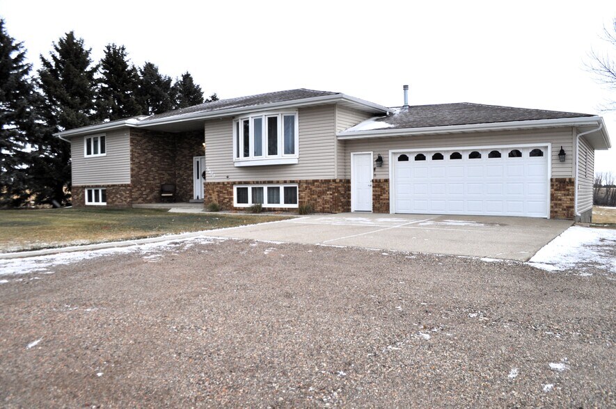 More Photos Of 1300 Crestfield Ave, Bismarck Apartments For Sale