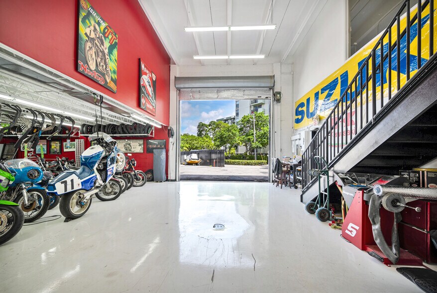 More Photos Of 1690 NE 134th St, North Miami Warehouse For Sale