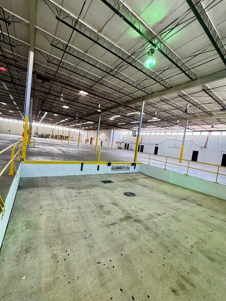 More Photos Of 1600 Nw 165th St, Miami Manufacturing For Sale