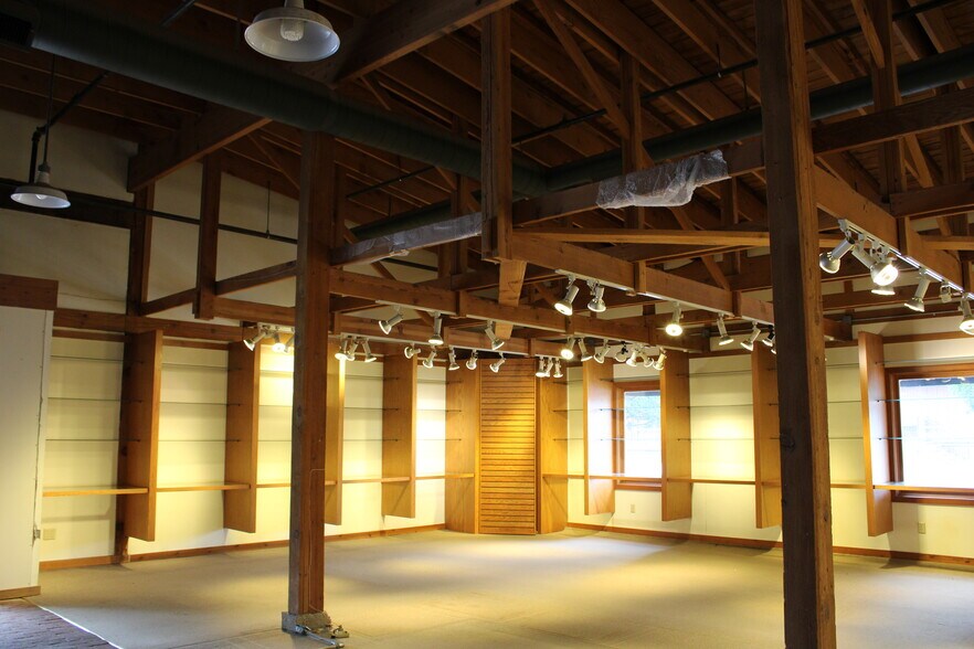 More Photos Of 310-340 Water St, Excelsior Freestanding For Lease