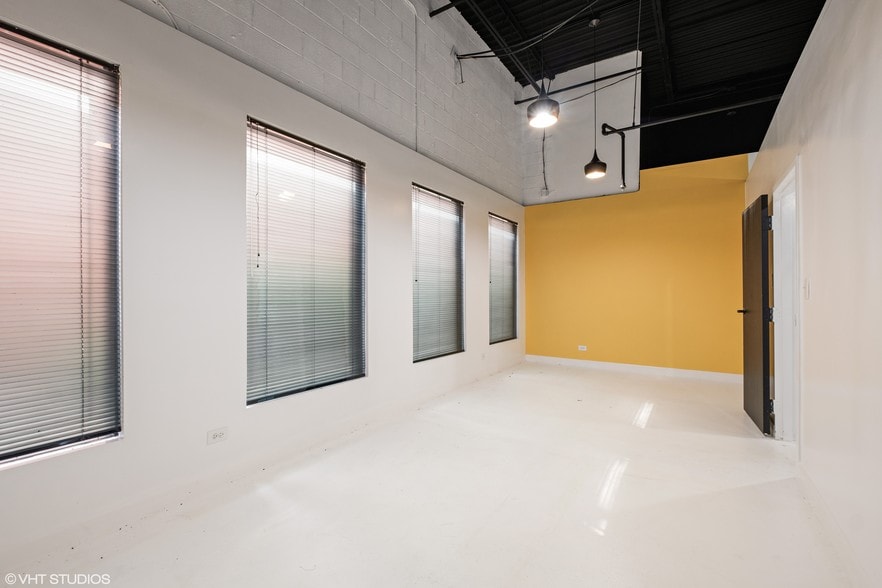 More Photos Of 610-642 Anthony Trl, Northbrook Light Distribution For Sale