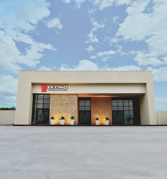 Primary Photo Of 7010 Rocio Dr, Laredo Freestanding For Lease