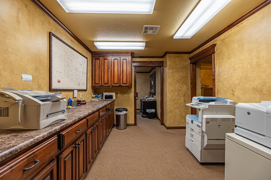 More Photos Of 1530 SW 89th St, Oklahoma City Office For Sale