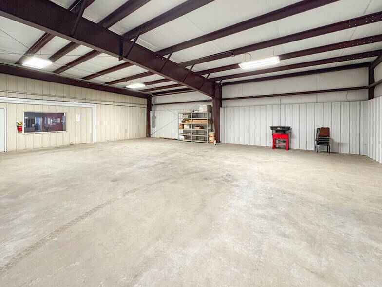 More Photos Of 200 N Pine St, Kermit Industrial For Sale