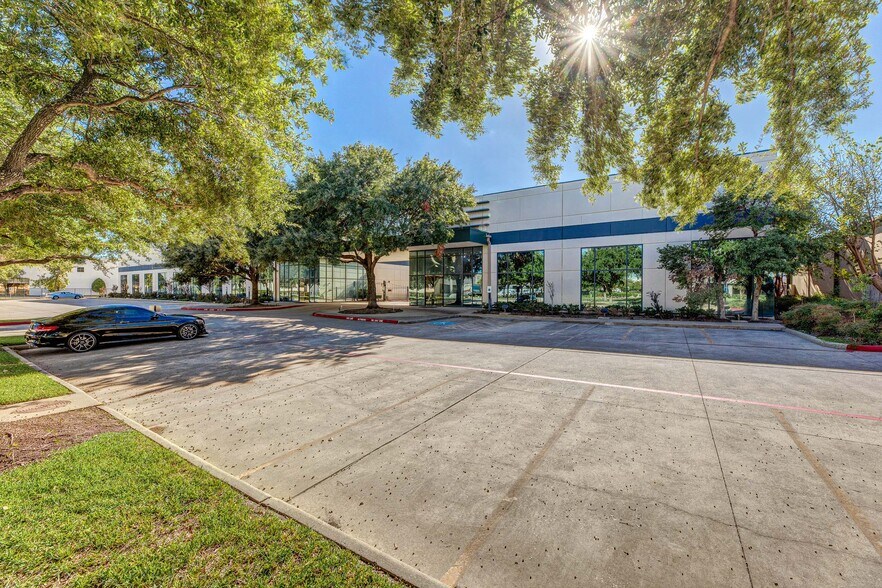 More Photos Of 16503 Air Center Blvd, Houston Unknown For Lease