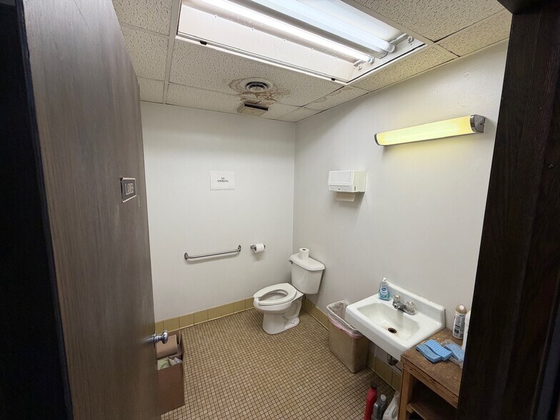 More Photos Of 4414 State Road 92, Brooklyn Industrial For Lease