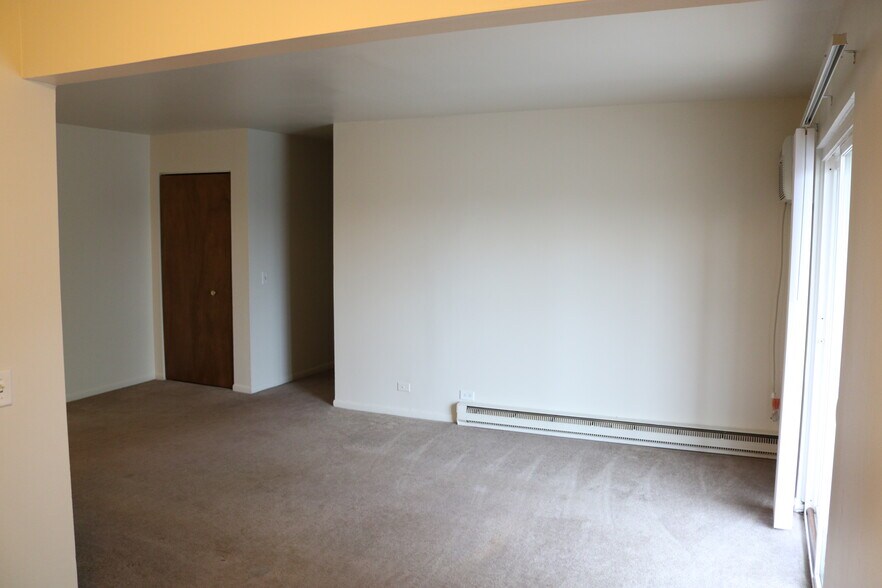 More Photos Of 37 Nippersink Blvd, Fox Lake Apartments For Sale