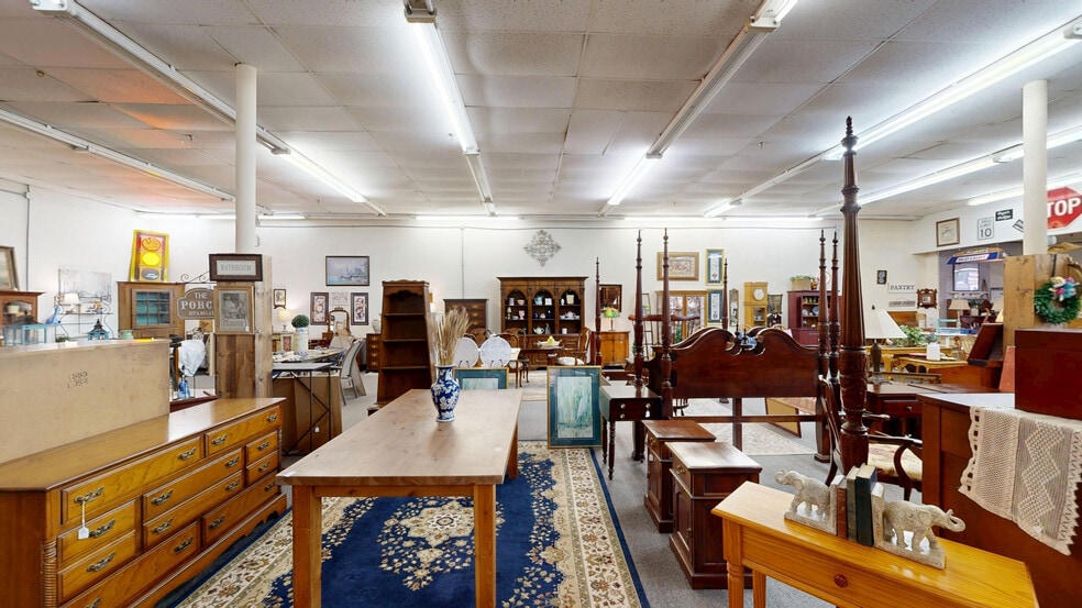 More Photos Of 208 E Mcintyre St, Mullins Supermarket For Sale